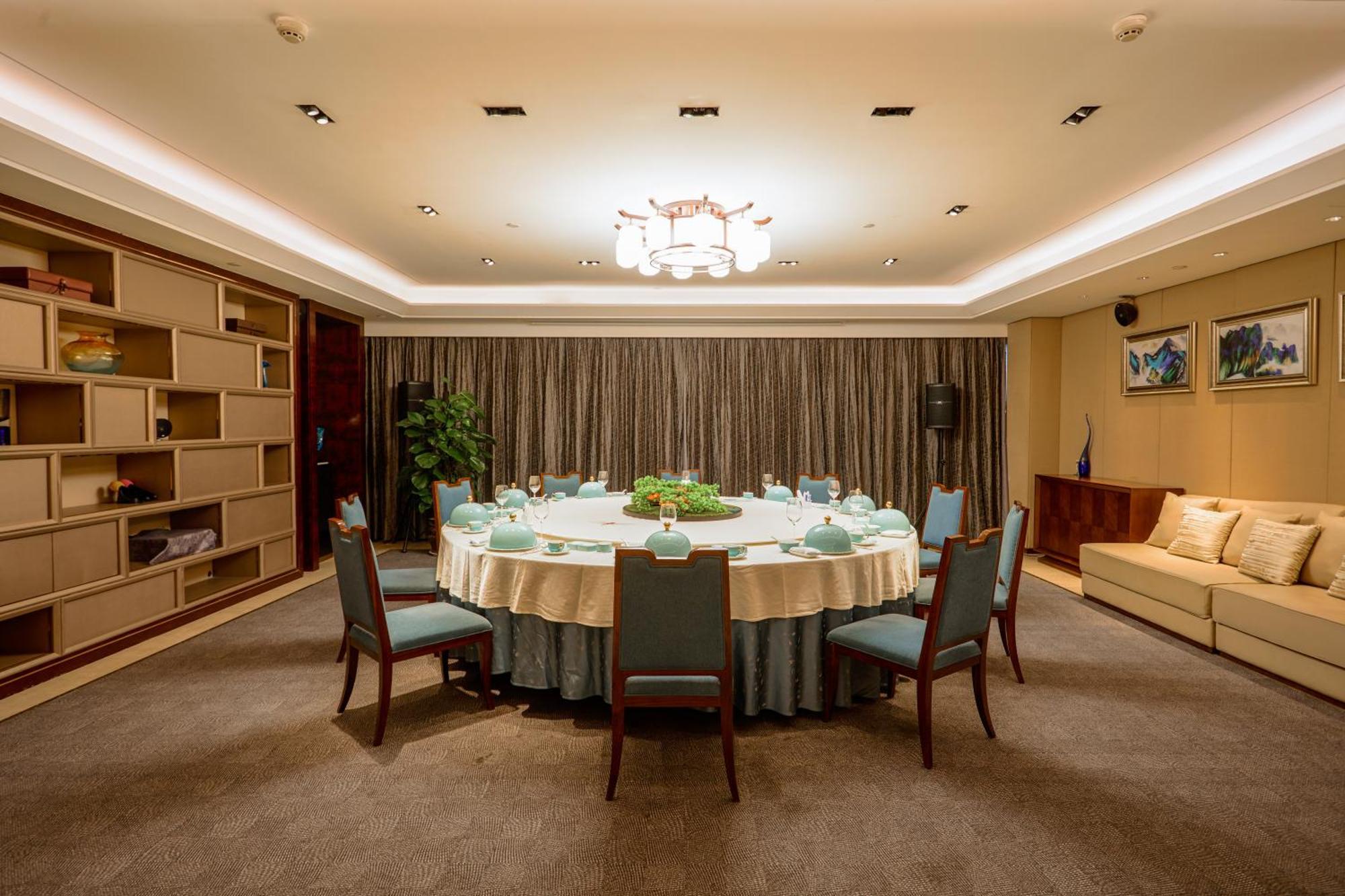 Отель Ramada Цзинань Экстерьер фото