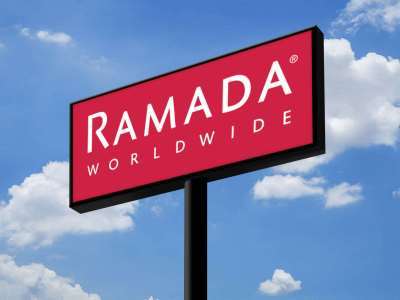 Отель Ramada Цзинань Экстерьер фото